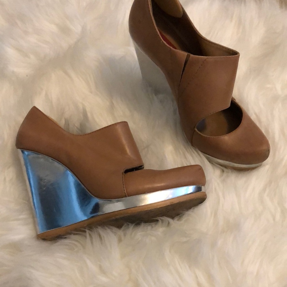 Nude wedges with silver metallic heel - Picture 1 of 3